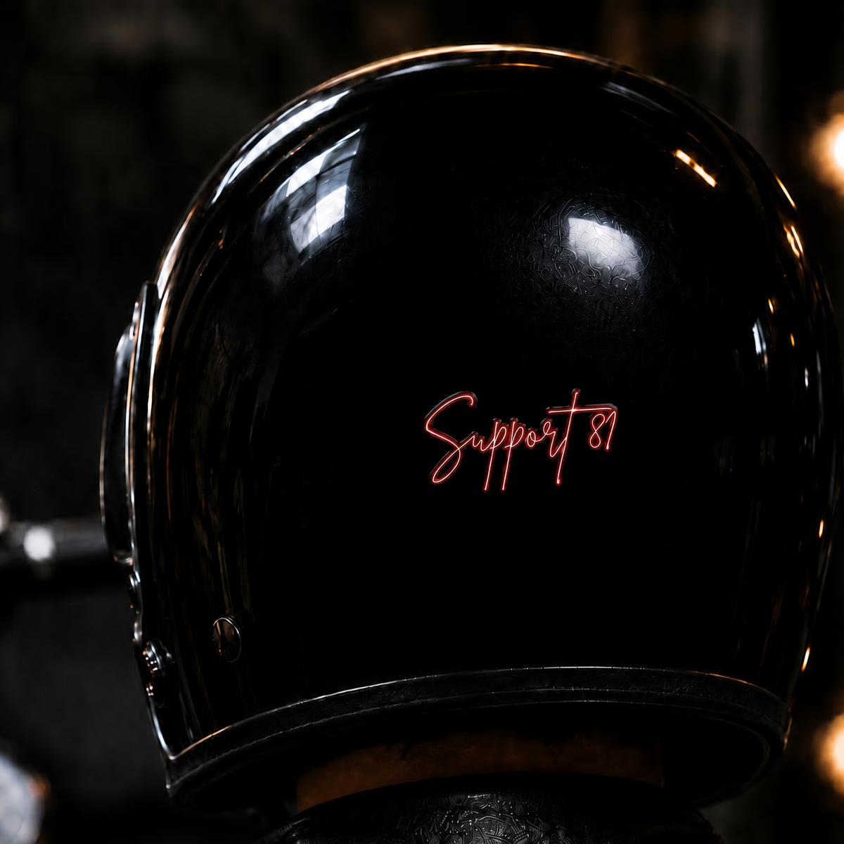 Redline Signature 3D UV Sticker — kask üzerinde